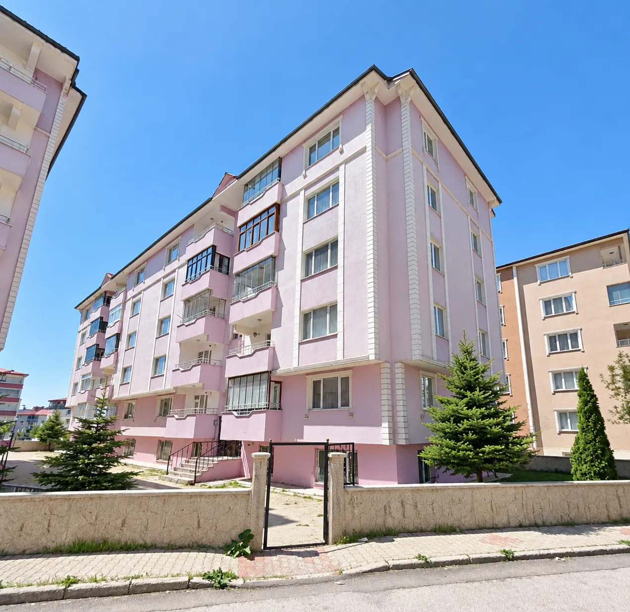 Altuğ-Göktuğ Sitesi, Şükrüpaşa: cadde cephesi, düzenlenmiş fotoğraf