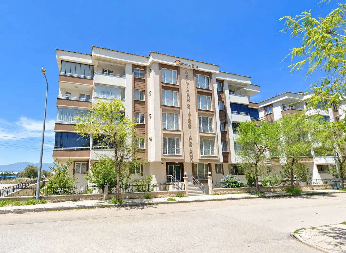 Aslıhan Sitesi, Şükrüpaşa: cadde cephesi, düzenlenmiş fotoğraf